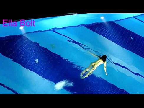 ❤️ मी पाहणे थांबवू शकत नाही, तरुण गोरा ELLA BOLT रिसॉर्ट पूलमध्ये नग्न पोहताना पकडला गेला ❤❌ गुदद्वारासंबंधीचा व्हिडिओ mr.mysexpics.ru वर  ﹏